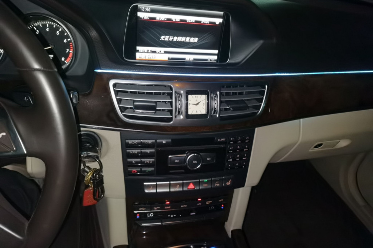 奔驰E级 2014款 E 260 L 豪华型局部细节16
