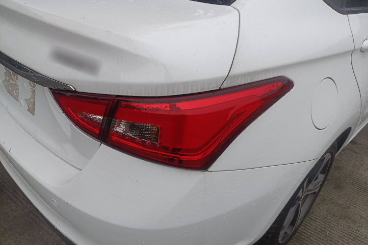 奇瑞 艾瑞泽5 2019款 改款PRO 1.5L 手动青春版 国VI车身外观9