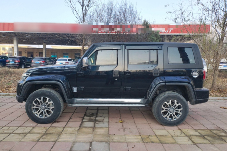 北京越野 北京BJ40 2019款 2.3T 自动四驱城市猎人版尊享型 国VI车身外观4