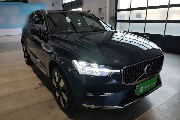 沃尔沃XC60新能源 2024款 T8 插电混动 长续航四驱智远豪华版车身外观3