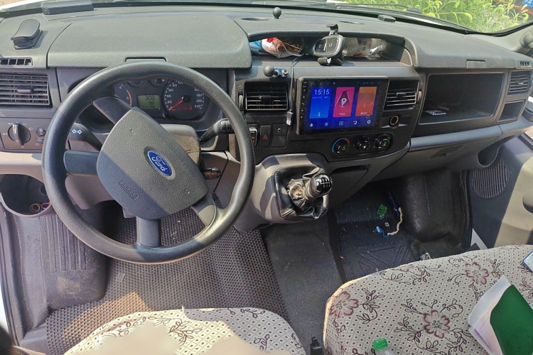 福特 新世代全顺 2016款 2.2T短轴6座中顶多功能车中控内饰7002