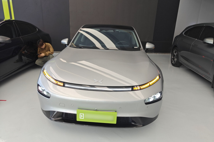 小鹏P7 2022款 480E车身外观2