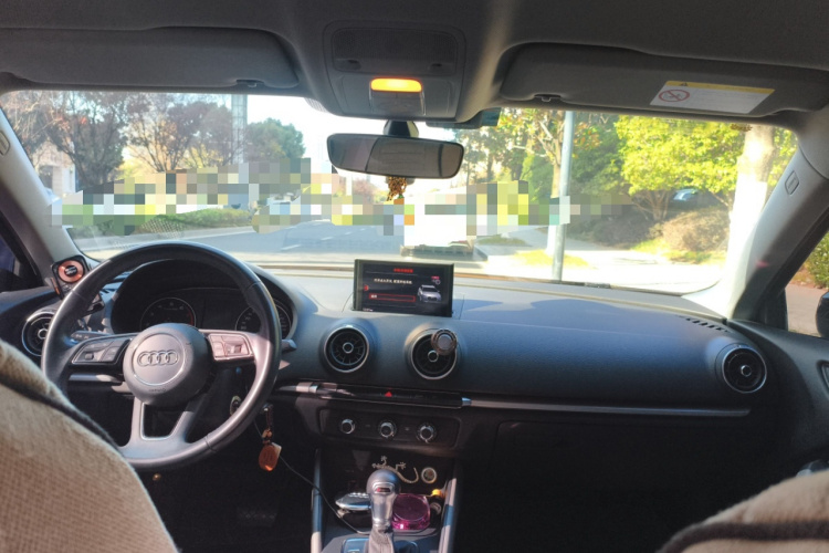 奥迪A3 2018款 30周年年型 Sportback 35 TFSI 进取型中控内饰12