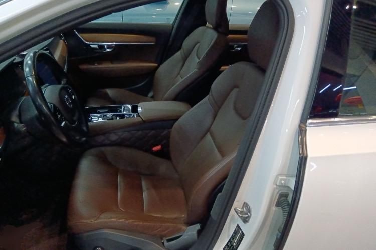 沃尔沃S90新能源 2022款 T8 E驱混动 智逸豪华版中控内饰19