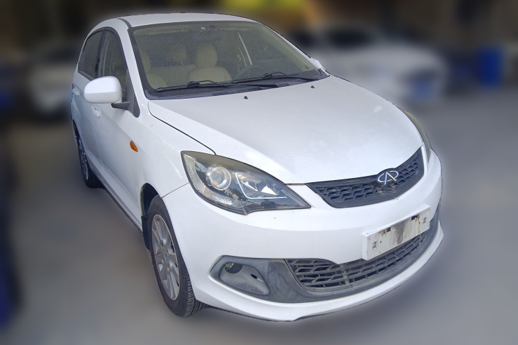 奇瑞 风云2 2013款 两厢 1.5L AMT锐意版车身外观3