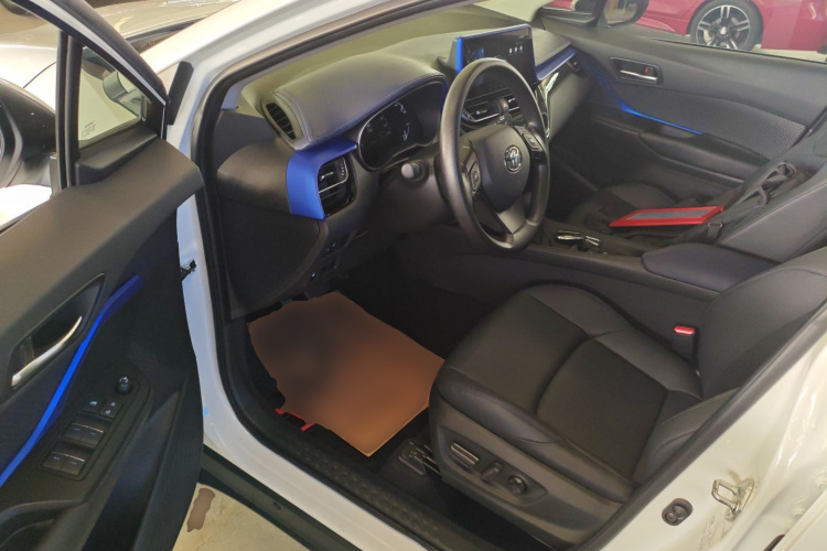 丰田C-HR 2023款 2.0L 领先版中控内饰20