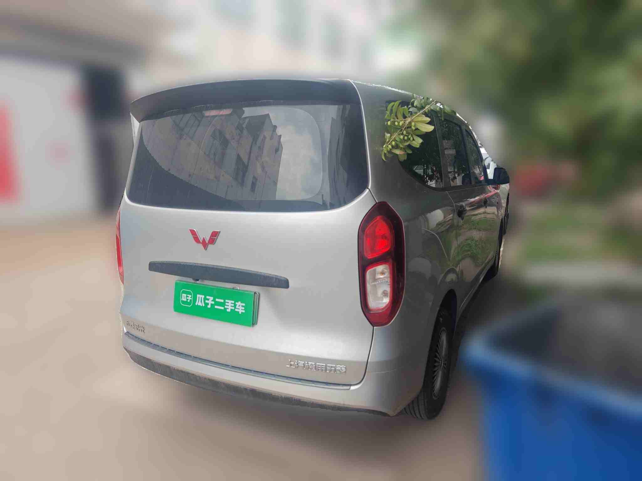 车辆右后45度外观展示