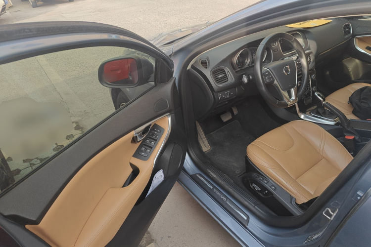 沃尔沃V40 2018款 T3 智逸版中控内饰20