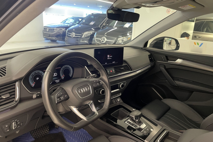 奥迪Q5L 2022款 改款 40T 豪华动感型中控内饰7014