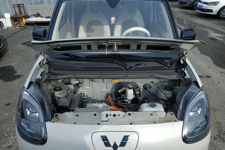 五菱汽车 宏光MINIEV 2025款 四门版 臻享+款机舱底盘24