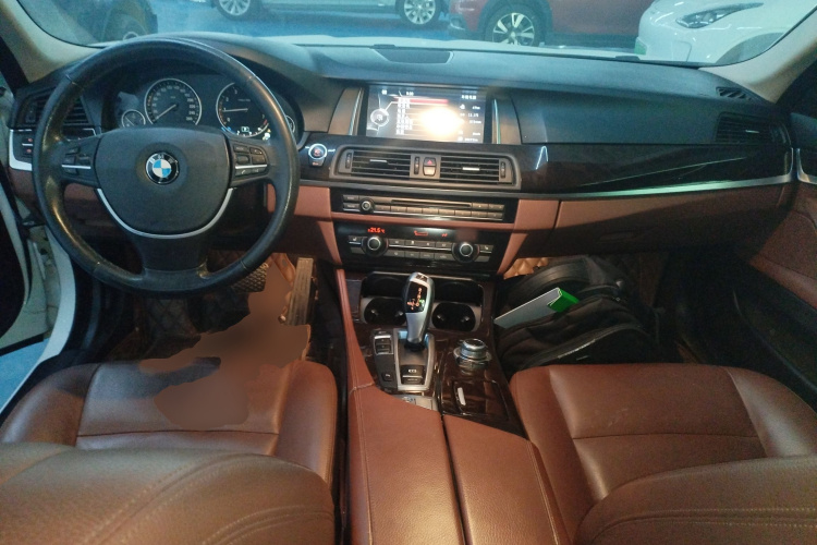 宝马5系 2014款 525Li 领先型中控内饰12