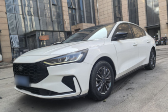 福特 福克斯 2022款 三厢 EcoBoost 180 自动竞速版