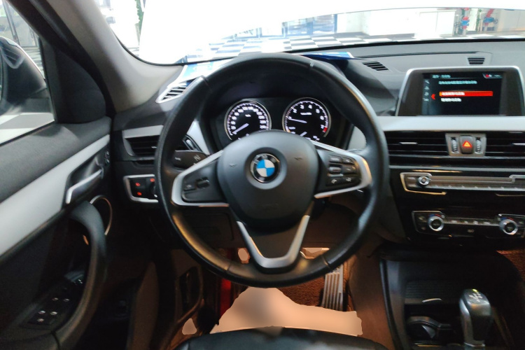 宝马X1 2019款 sDrive18Li 时尚型中控内饰13