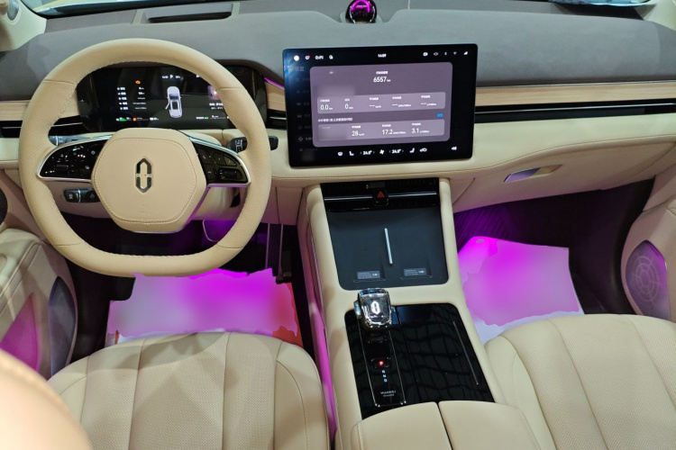 鸿蒙智行 问界M7 2024款 1.5T 智驾四驱Ultra版 5座中控内饰12