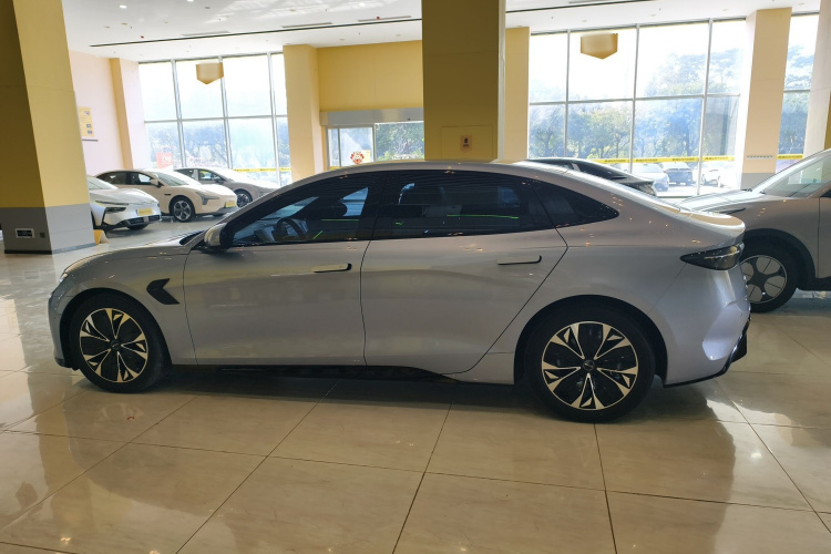 比亚迪 海豹 2023款 冠军版 550km 精英型车身外观4