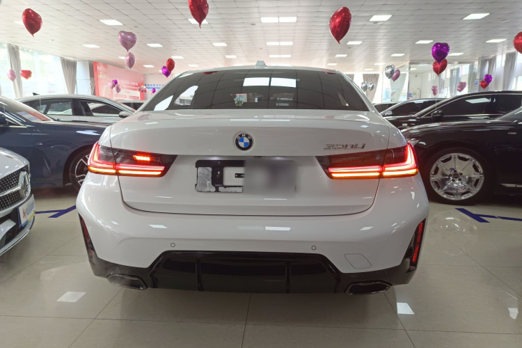 宝马3系 2025款 330Li M运动曜夜套装车身外观6004