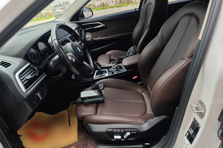 宝马1系 2021款 120i M运动曜夜版中控内饰19