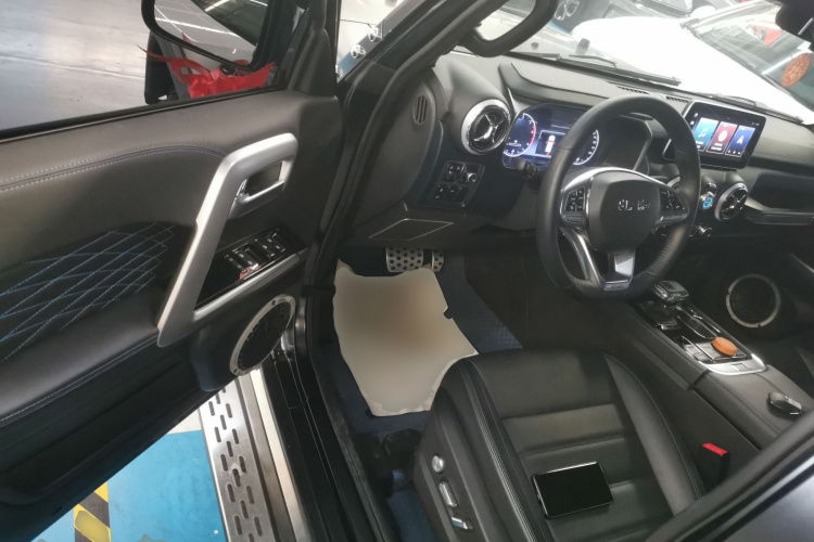 北京BJ40 2024款 2.0D 刀锋英雄荣耀版中控内饰7003