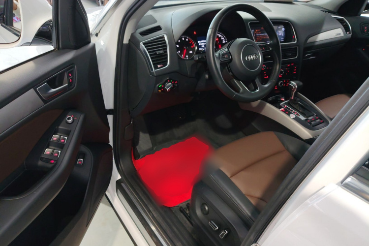 奥迪Q5 2017款 Plus 40 TFSI 进取型中控内饰20