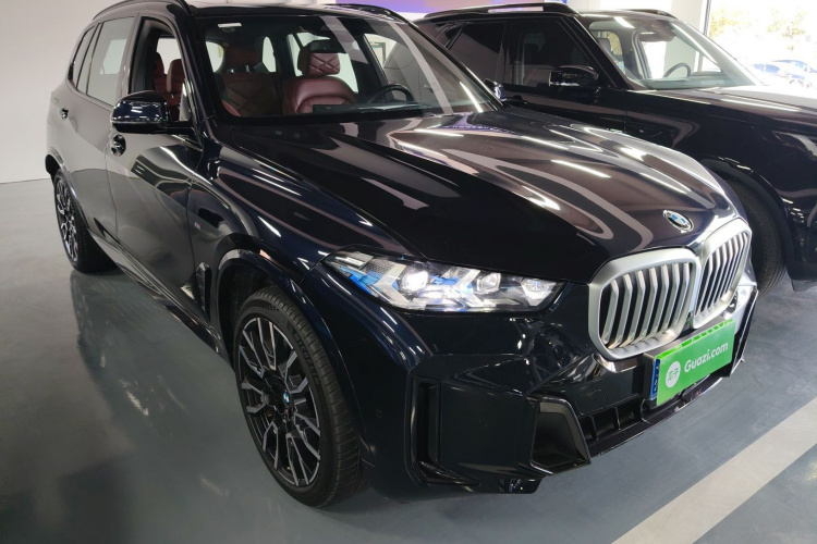 宝马X5 2023款 xDrive 40Li M运动曜夜套装车身外观6002