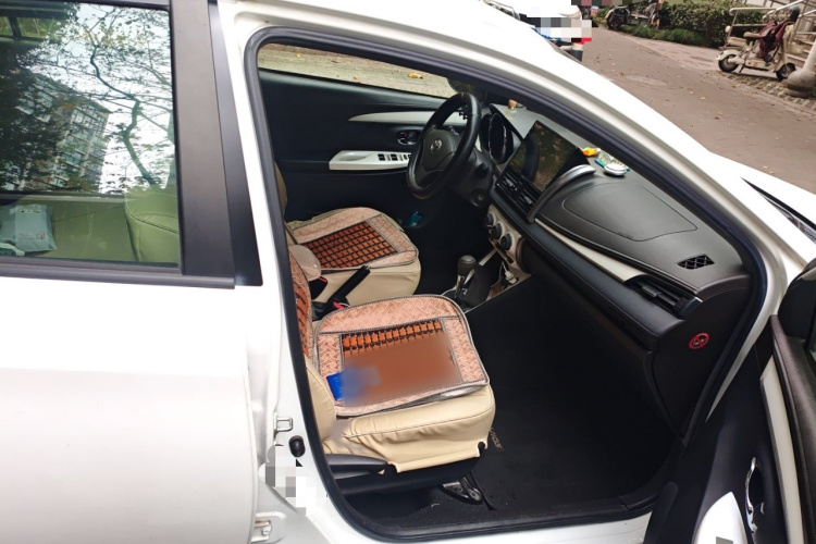 丰田 威驰 2016款 1.5L 自动智臻星耀版局部细节9005