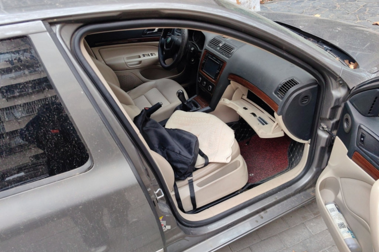 斯柯达 明锐 2012款 1.6L 手动逸俊版局部细节9005