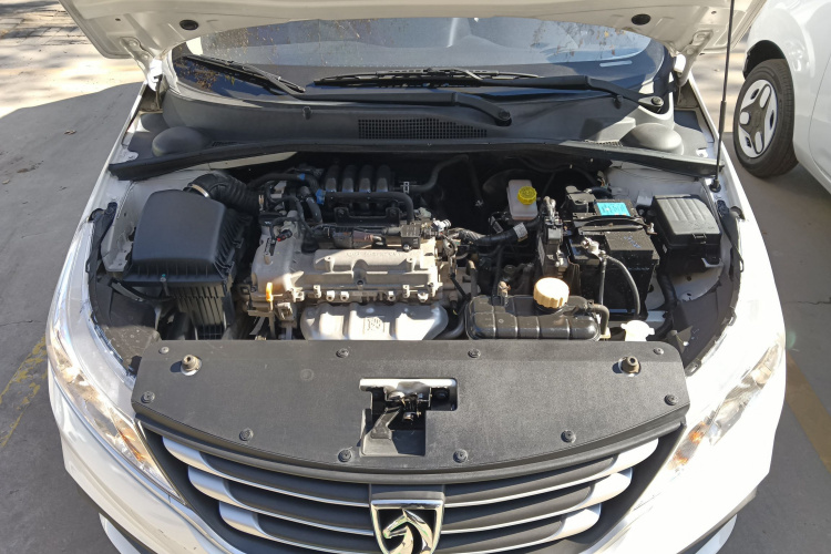 宝骏310 2016款 1.2L 手动舒适型机舱底盘24