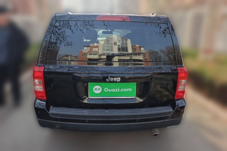 Jeep 自由客 2015款 2.4L 运动版车身外观6