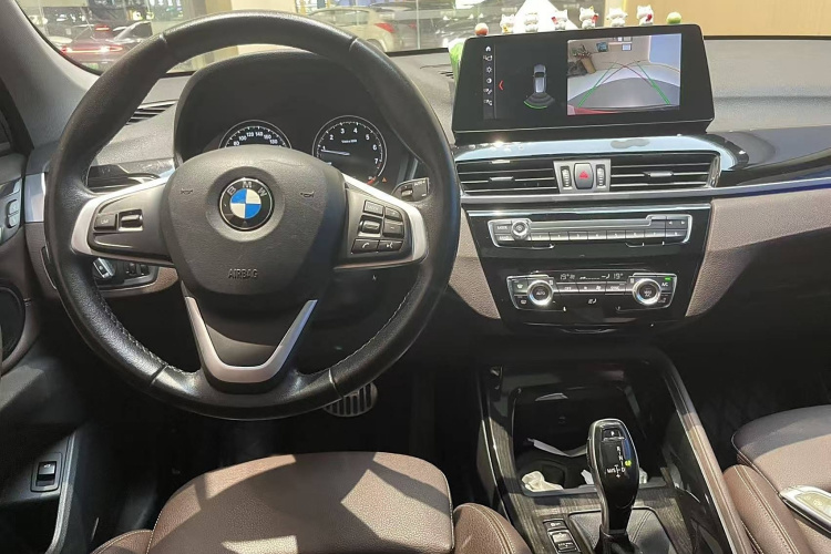 宝马X1 2020款 sDrive25Li 领先型车身外观6002