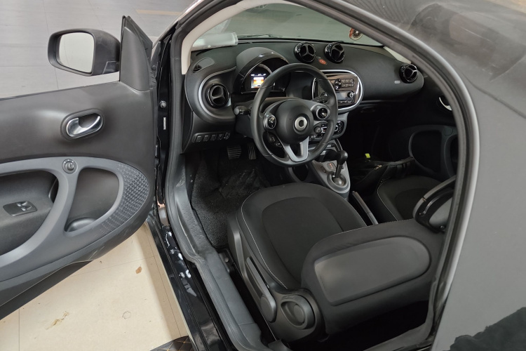 smart fortwo 2019款 0.9T 66千瓦硬顶风擎版 国VI中控内饰7003