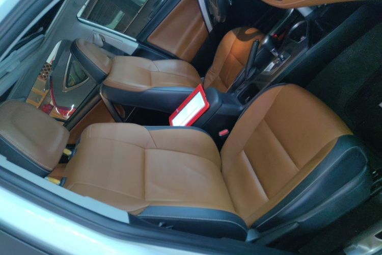 丰田 RAV4荣放 2016款 2.5L 自动四驱精英版局部细节41