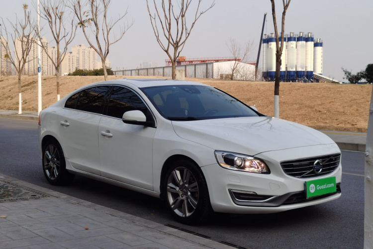 沃尔沃S60 2014款 S60L T5 智越版车身外观3