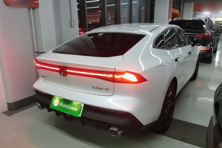 长安UNI-V 智电iDD 2023款  智电iDD 1.5T 113km智趣型（飞快版）车身外观7