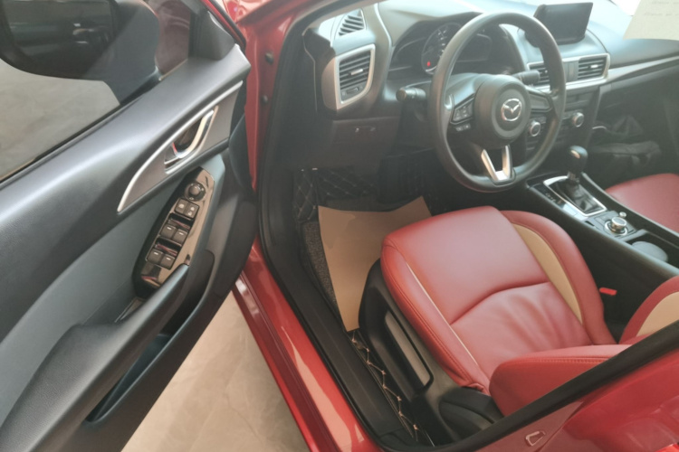 马自达3 昂克赛拉 2017款 三厢 1.5L 自动豪华型 国V中控内饰7003