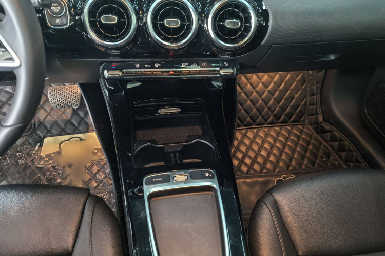 奔驰A级 2023款 A 180 L局部细节18