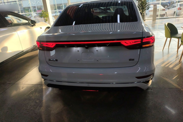 吉利汽车 帝豪 2025款 第4代 1.5L CVT旗舰型车身外观6