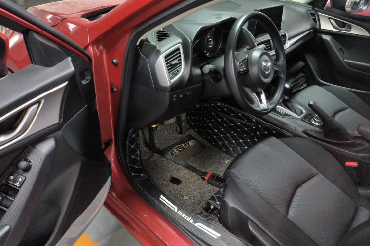 马自达3 昂克赛拉 2019款 云控版 两厢 1.5L 自动舒适型 国VI中控内饰7003