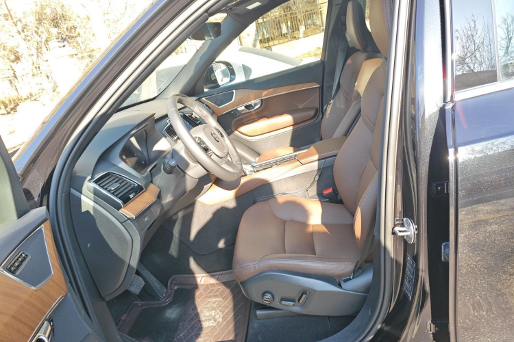 沃尔沃XC90 2024款 B6 智逸豪华版 7座中控内饰19