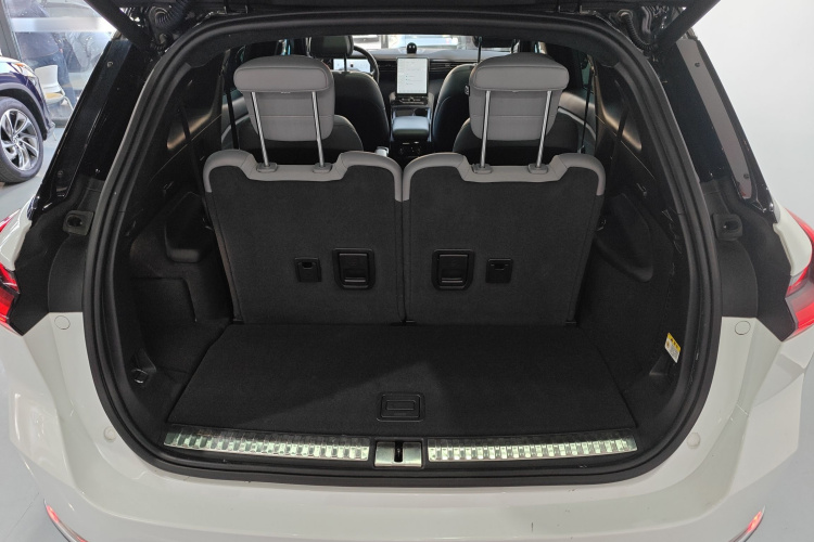 蔚来ES8 2020款 580KM 签名版 六座版机舱底盘23