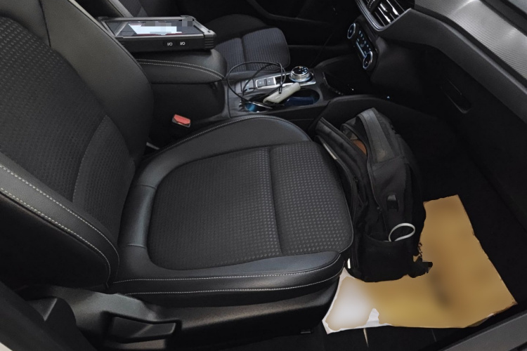 福特 福克斯 2020款 三厢 EcoBoost 180 自动锋潮型局部细节41