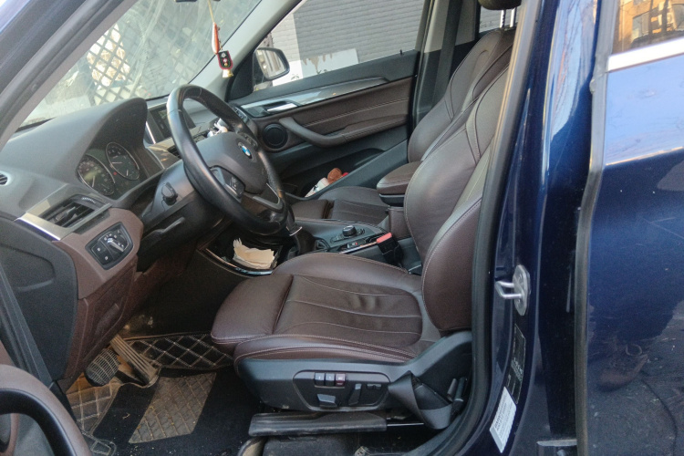 宝马X1 2019款 sDrive18Li 尊享型中控内饰19