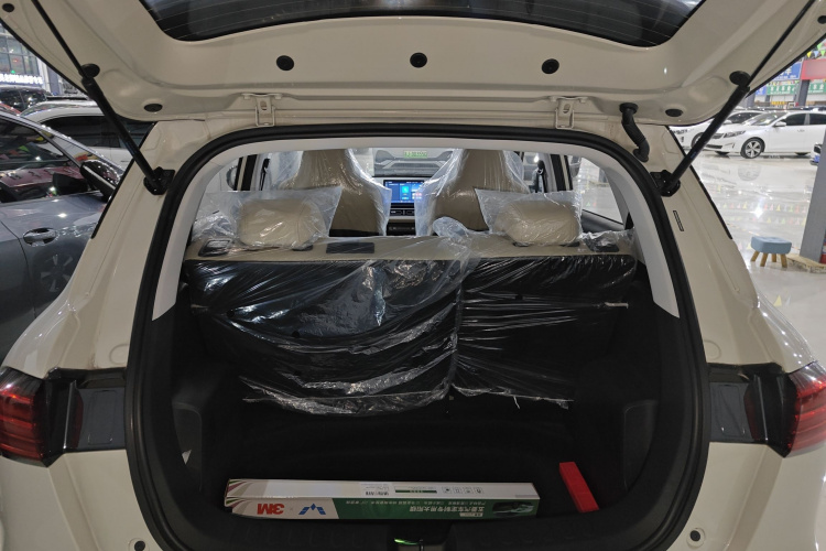 五菱汽车 五菱缤果PLUS 2024款 330km 五座版机舱底盘23