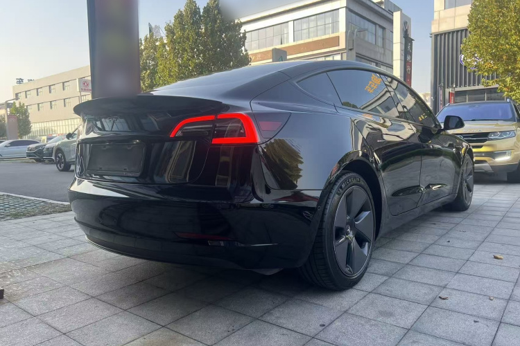 特斯拉 Model 3 2021款 标准续航后驱升级版 3D6车身外观6008