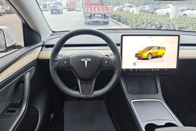 特斯拉 Model Y 2022款 改款 后轮驱动版中控内饰7004