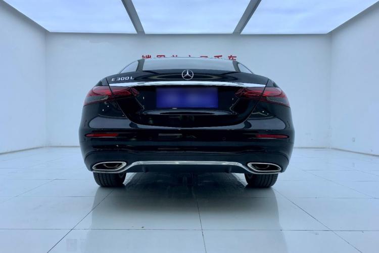 奔驰E级 2023款 E 300 L 运动时尚型车身外观6