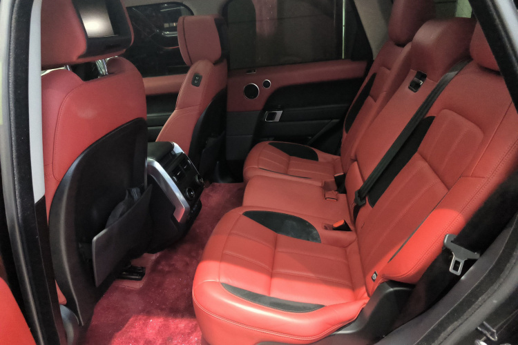 路虎 揽胜运动版 2022款 3.0 L6 耀黑版中控内饰21