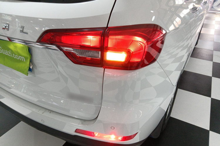 哈弗M6 2018款 改款 1.5T DCT两驱精英型车身外观9