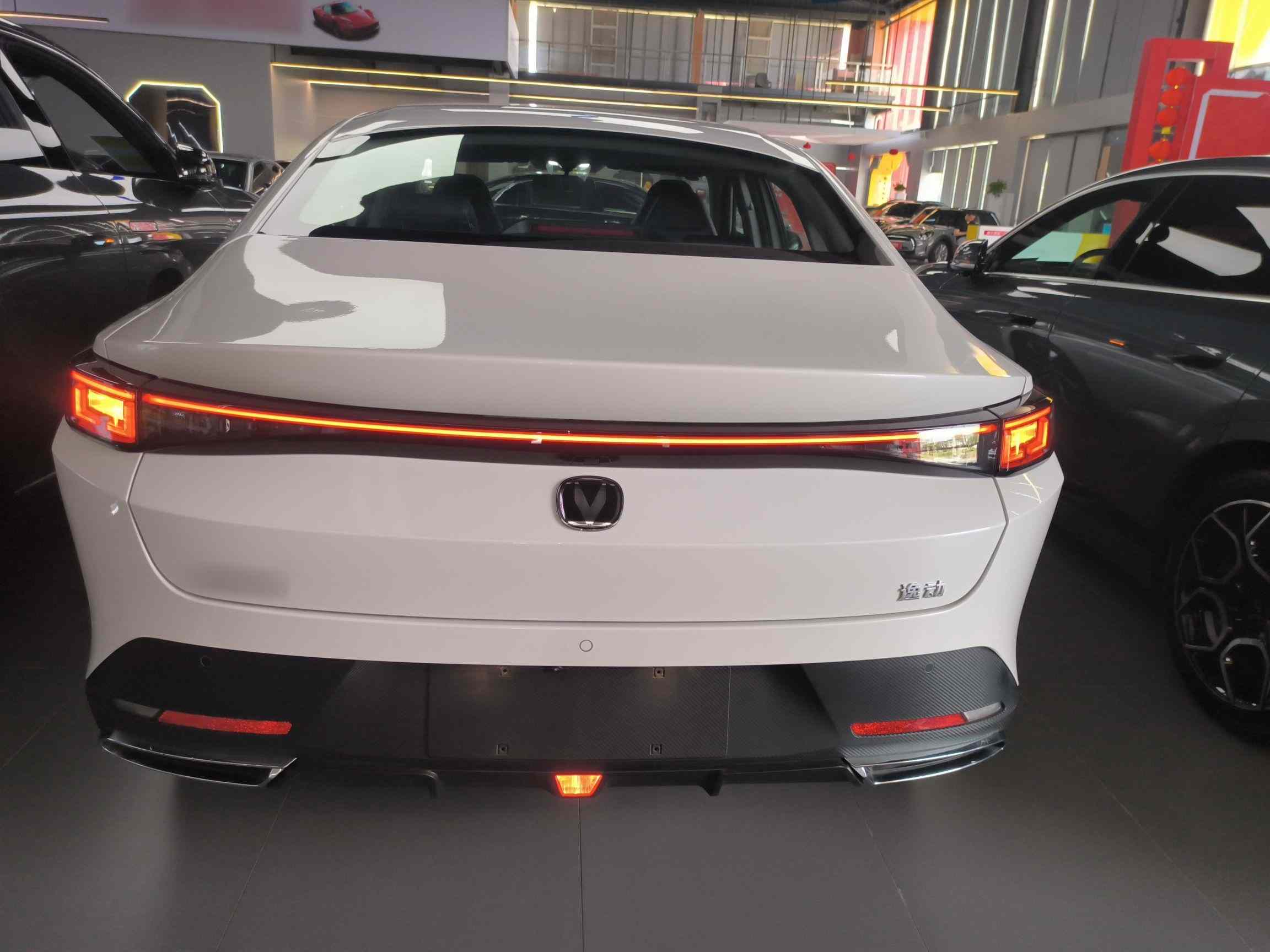 长安 逸动PHEV 2025款 智慧新蓝鲸 145KM 战舰版(4)