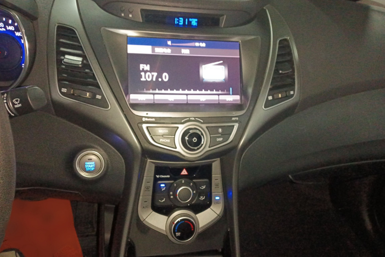 现代 朗动 2016款 1.6L 自动尊贵型局部细节16