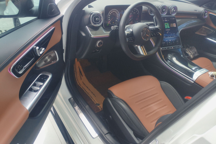 奔驰C级 2023款 改款 C 260 L 皓夜运动版中控内饰7002